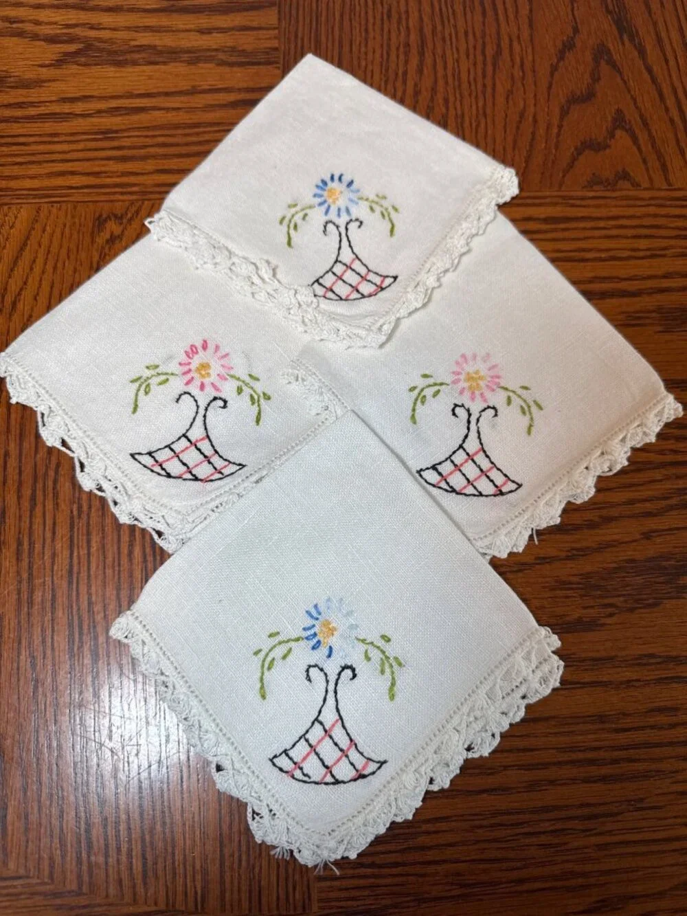 Vintage Square Tablecloth with 4 Napkins Set Embroidered with Flowers